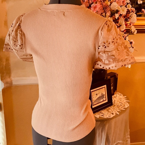 Elegant Lace Floral Women's Top - Picture 2 of 5